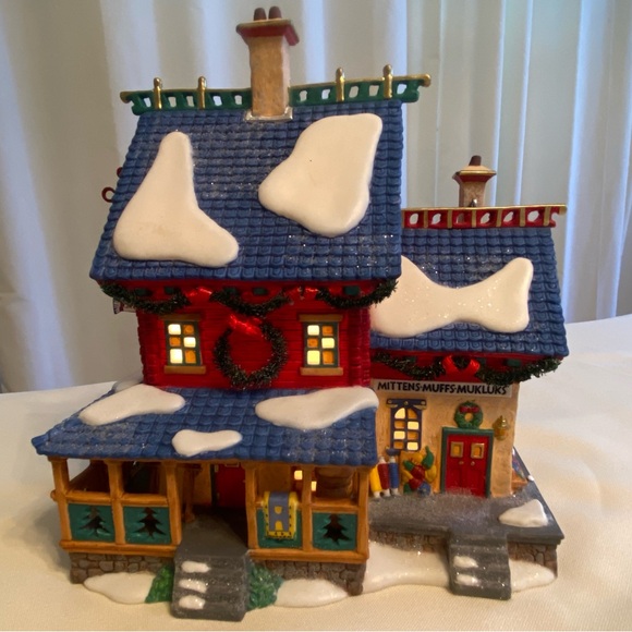 Department 56 Northwind Knitters #56.56751 - Picture 3 of 13